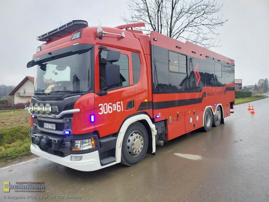 Nieznana substancja na pryzmie kukurydzy. Na miejscu strażacy i policja