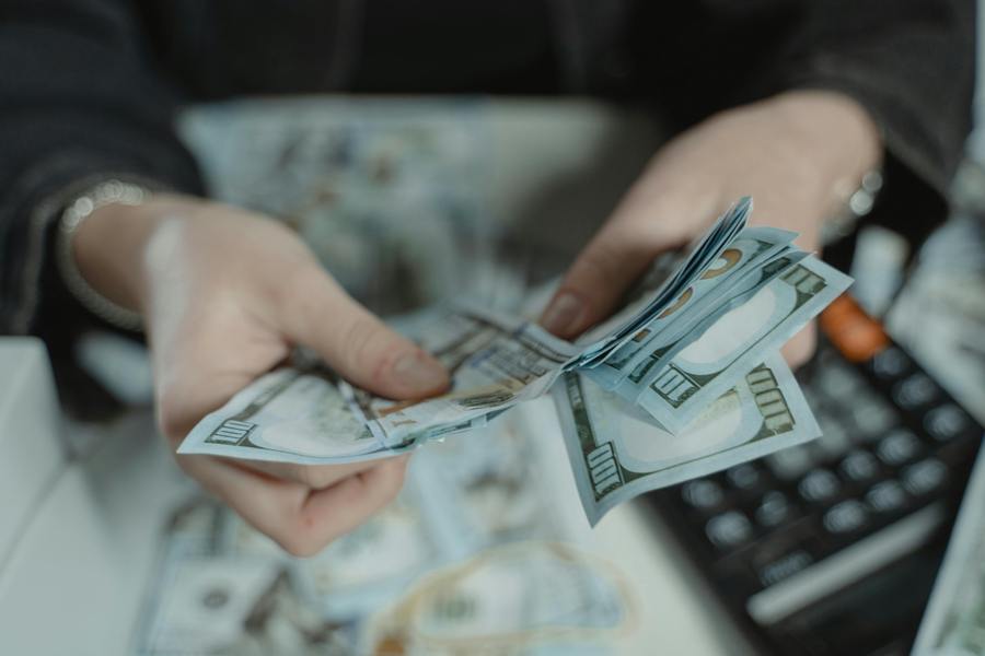 🔸 Historia czeków bankowych – od papieru do form elektronicznych