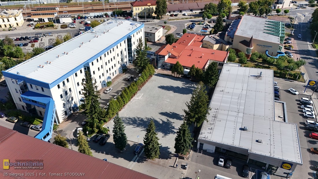 Bochnia. Nowy parking blisko dworca PKP i hali sportowej pomieści 80 aut