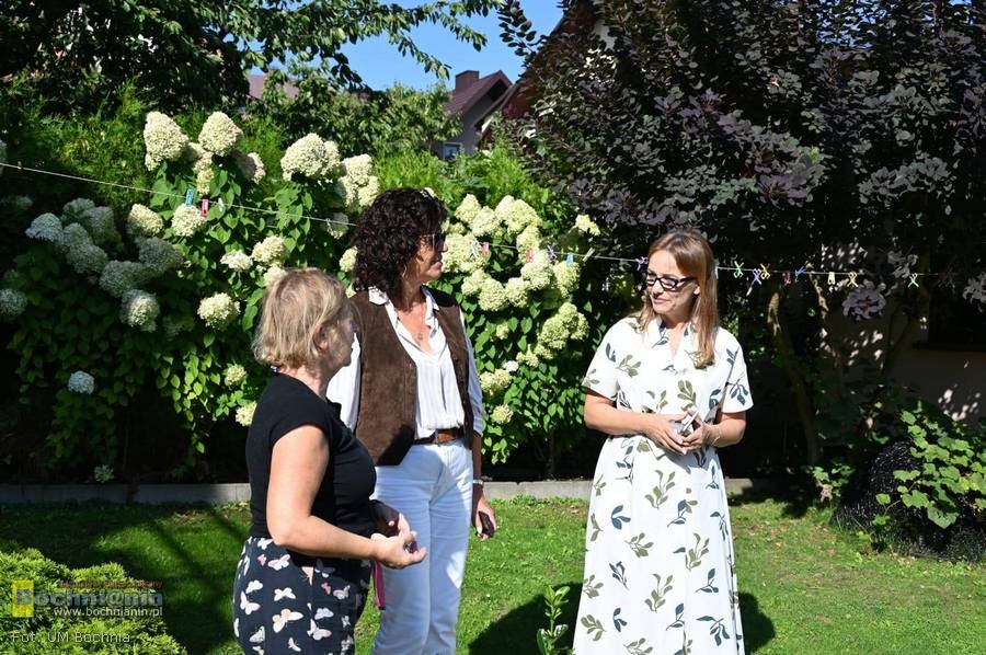 Burmistrz Bochni odwiedziła ogrody mieszkańców. Rozstrzygnięto konkurs „Mój zielony zakątek”