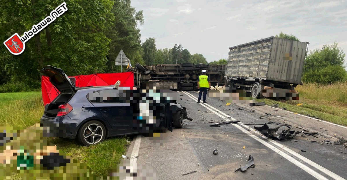 Tragiczna czołówka w Mostach: 52-letnia Ukrainka z BMW nie żyje, a z TIRa uciekły żywe indyki 🦃