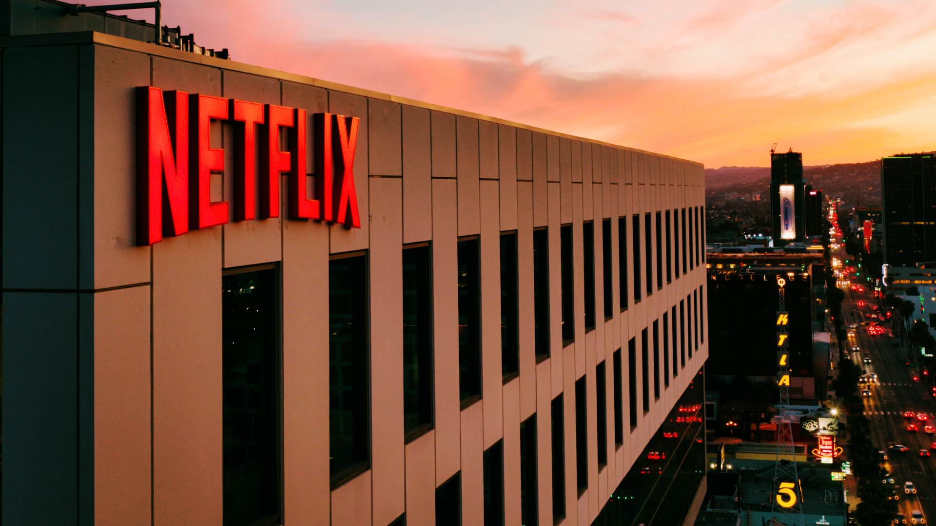 Netflix nie zwalnia tempa. choćby recesja nie zatrzyma giganta streamingu