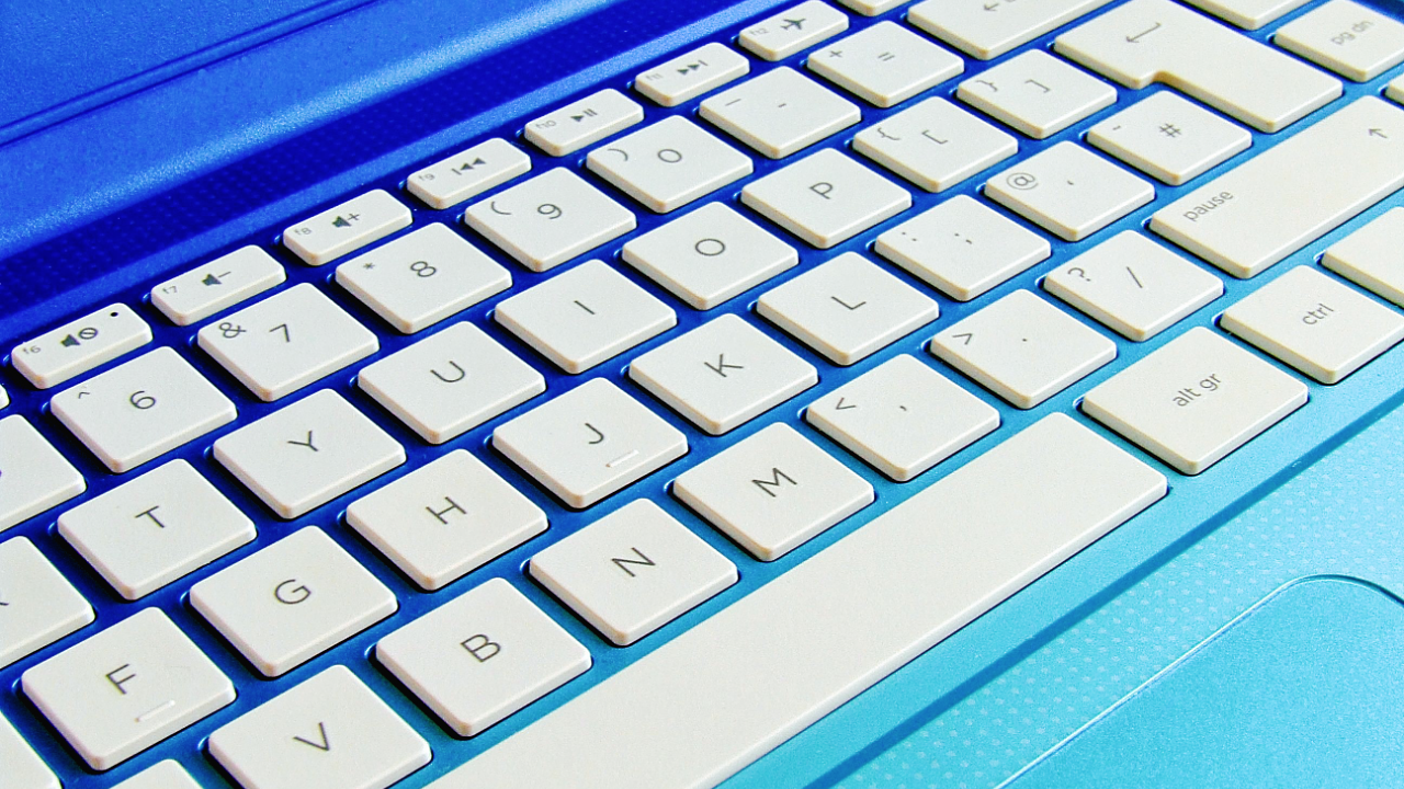 Polacy wiedzą, czym jest MFA – ale tego nie używają. Co blokuje bezpieczeństwo online?
