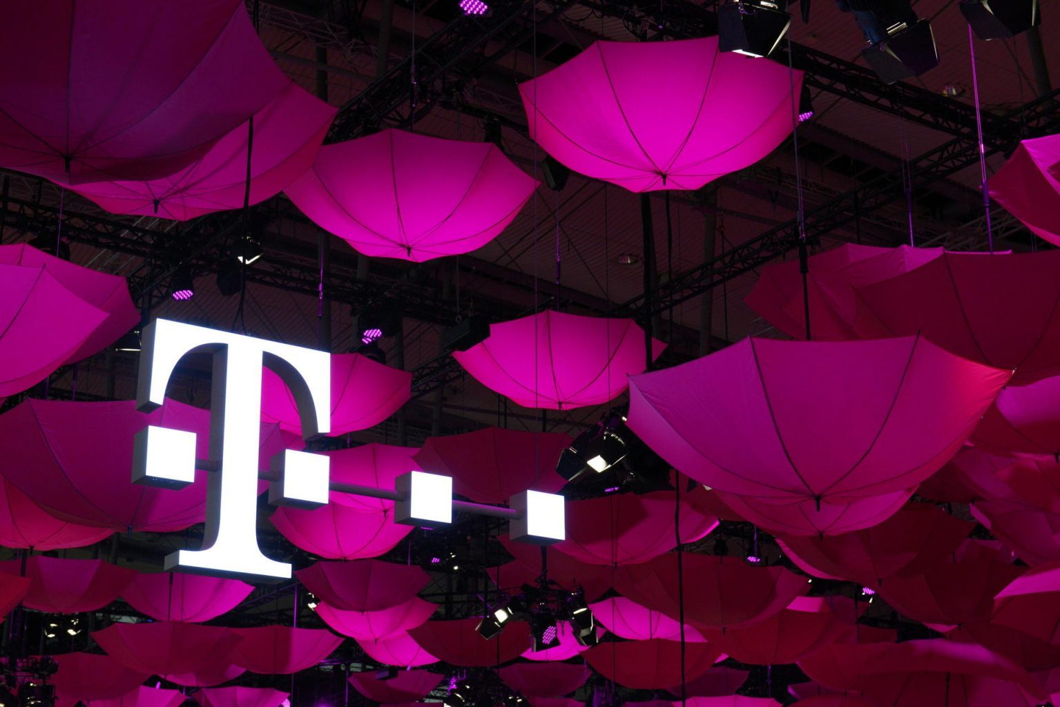 T-Mobile Polska utrzymuje tempo wzrostu. Co napędza dobrą passę operatora?