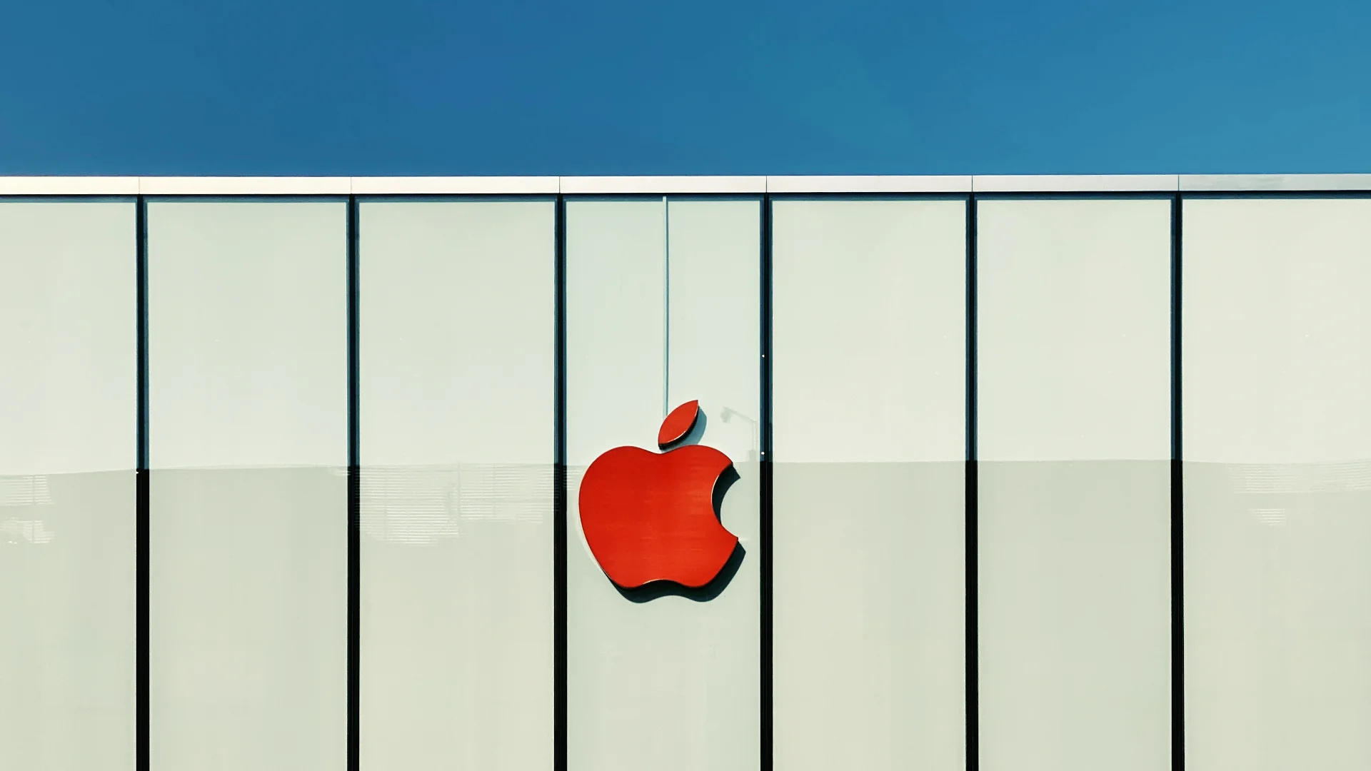 Apple rozluźnia zasady App Store w Europie, ale wciąż nie rezygnuje z opłat