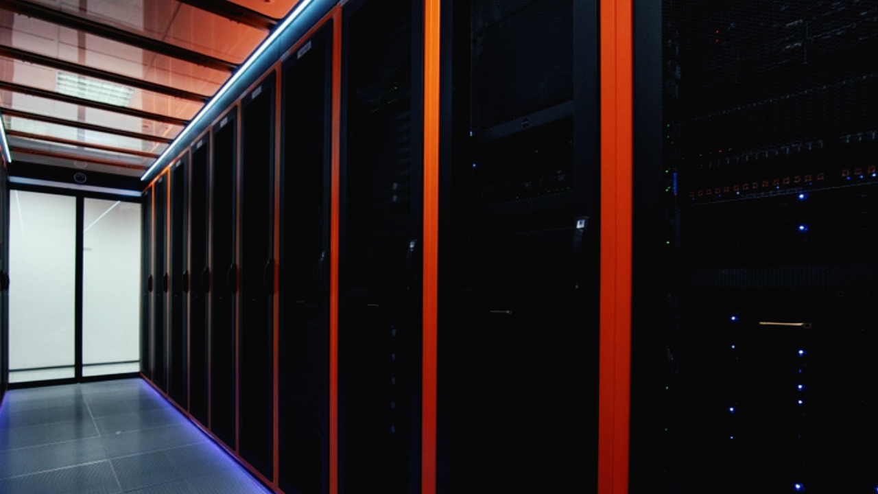 Efektywność energetyczna serwerowni: praktyki liderów – Atman, AMD, Lenovo
