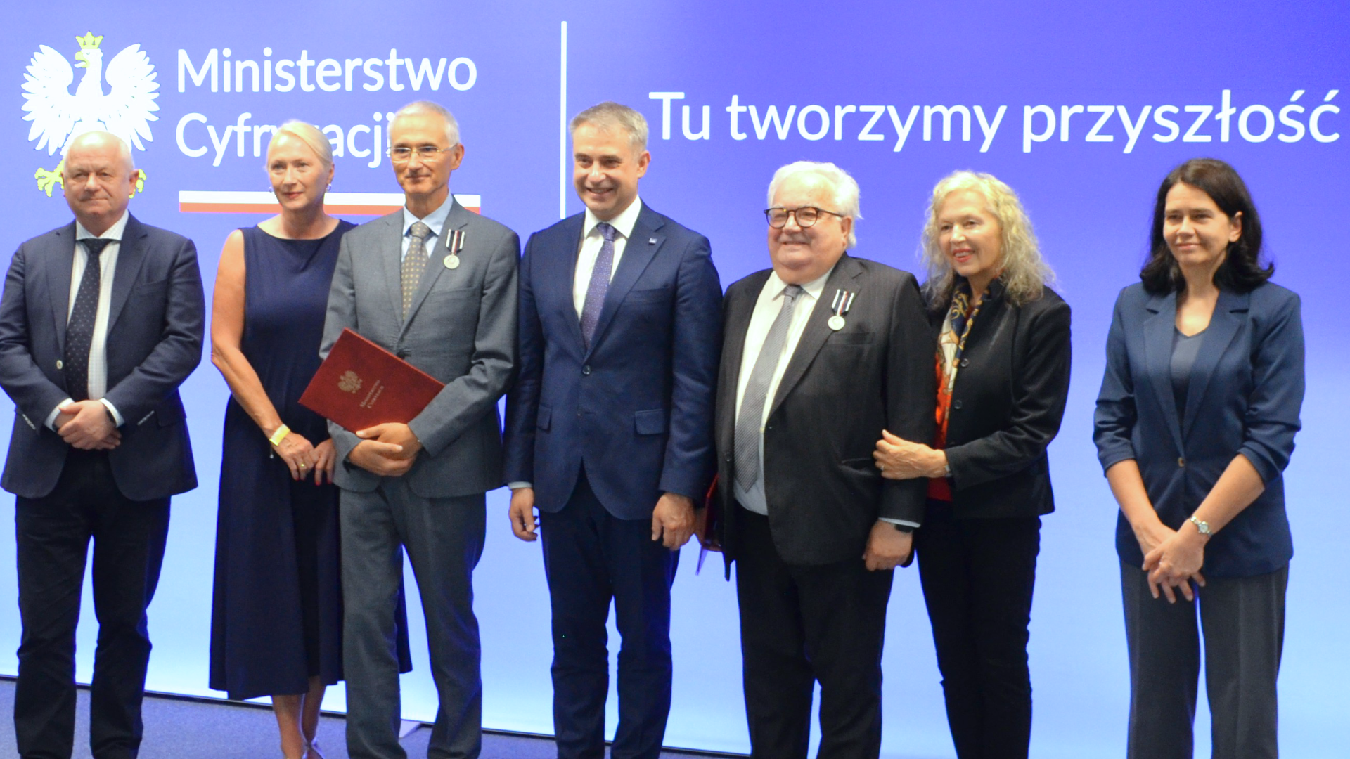Systemy czasu i bezpieczeństwa IT z polskim wkładem – eksperci z odznaczeniami państwowymi od Ministra Cyfryzacji