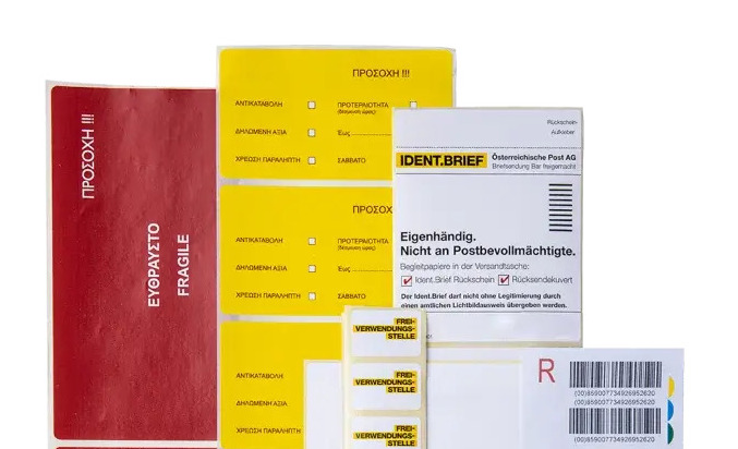 Korzyści z używania etykiet kurierskich samoprzylepnych w efektywnym oznaczaniu paczek