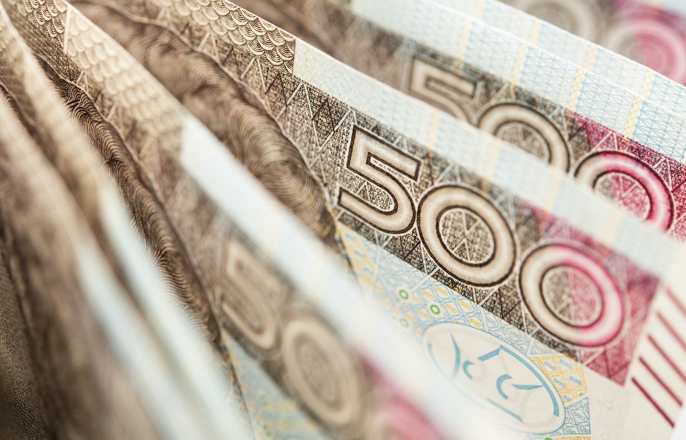 Wypłaty 800 plus czerwiec. Niektórzy rodzice poczekają na środki aż do sierpnia! Wszystko przez jeden błąd
