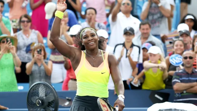 Serena Williams w sportowym biustonoszu i dopasowanych legginsach w treningu bez makijażu selfie Jackie Longo