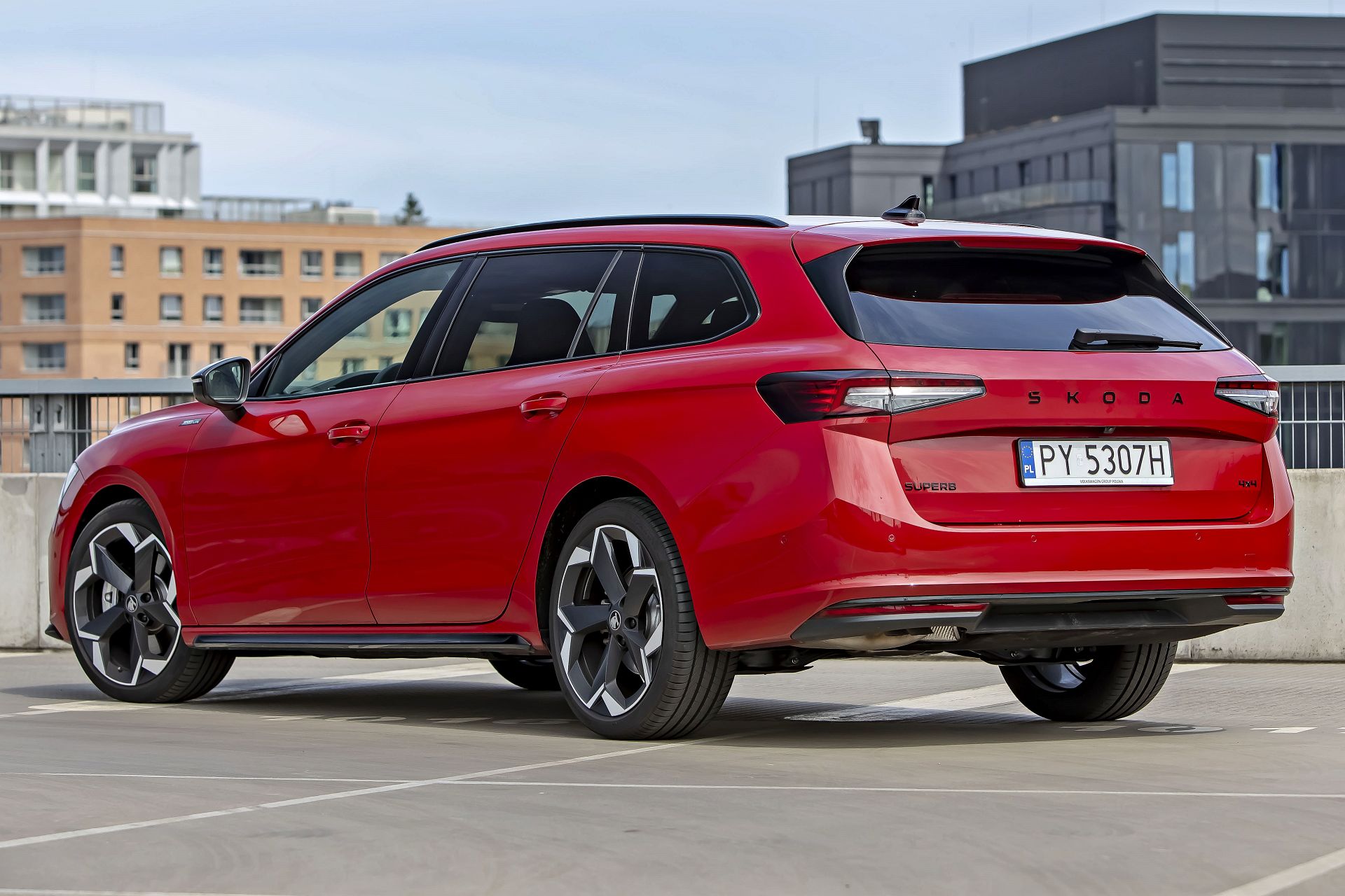 Nowe kombi klasy średniej – przegląd rynku 2025 r.