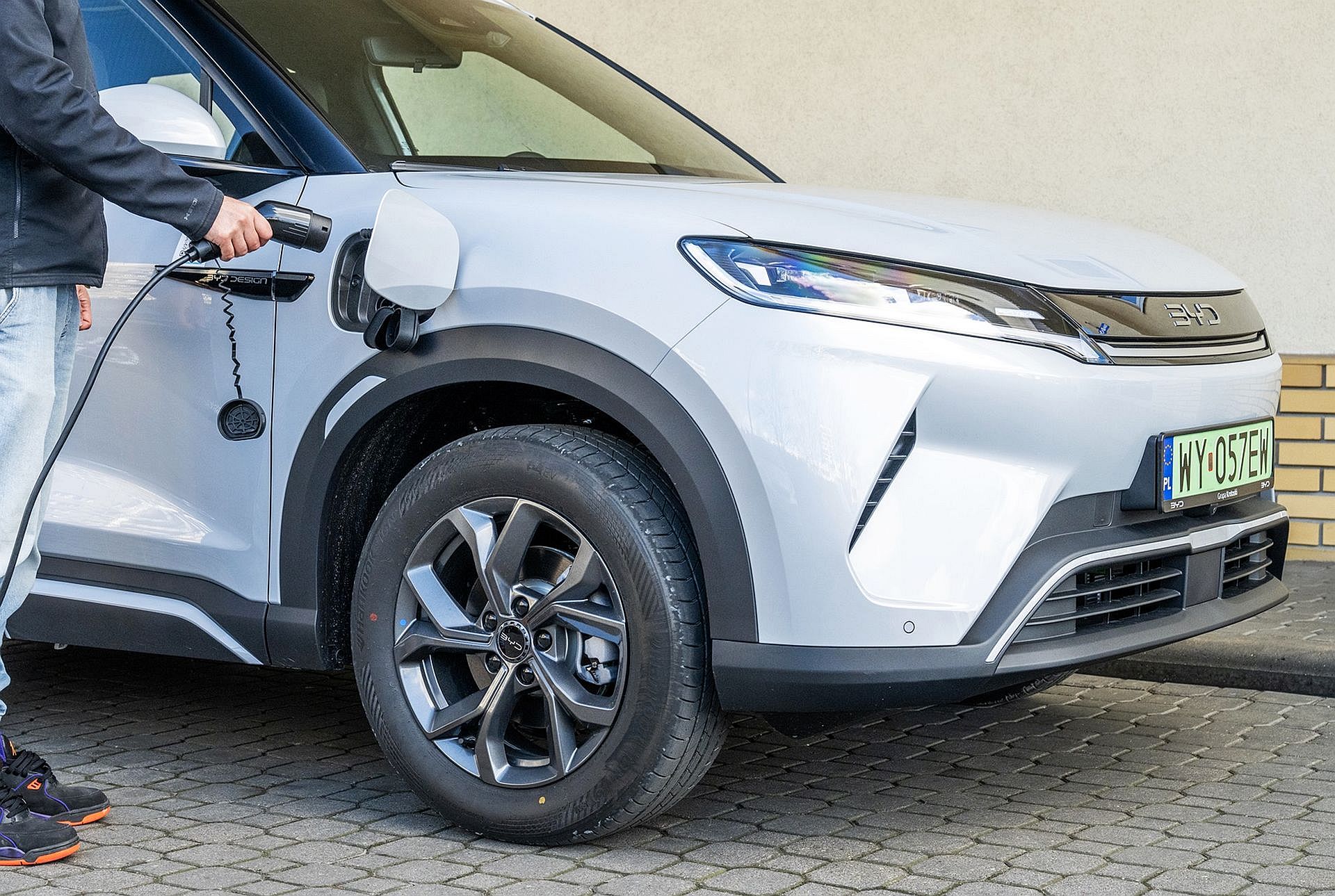 Dopłaty do „elektryków”. Zmiany mówią m.in. o autach z Chin