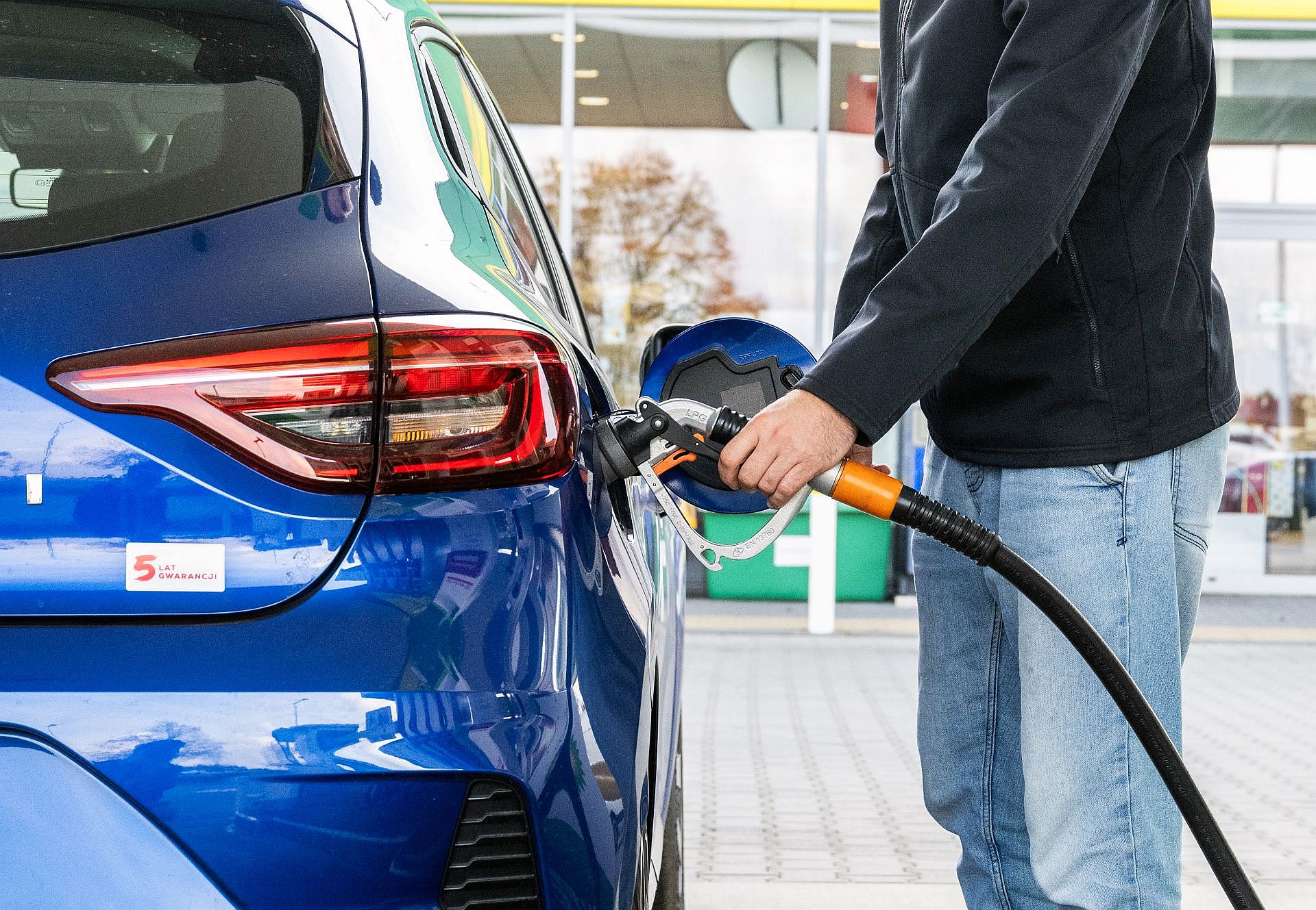 Paliwo podrożeje przed 1 listopada. Stacje ogłaszają promocje 