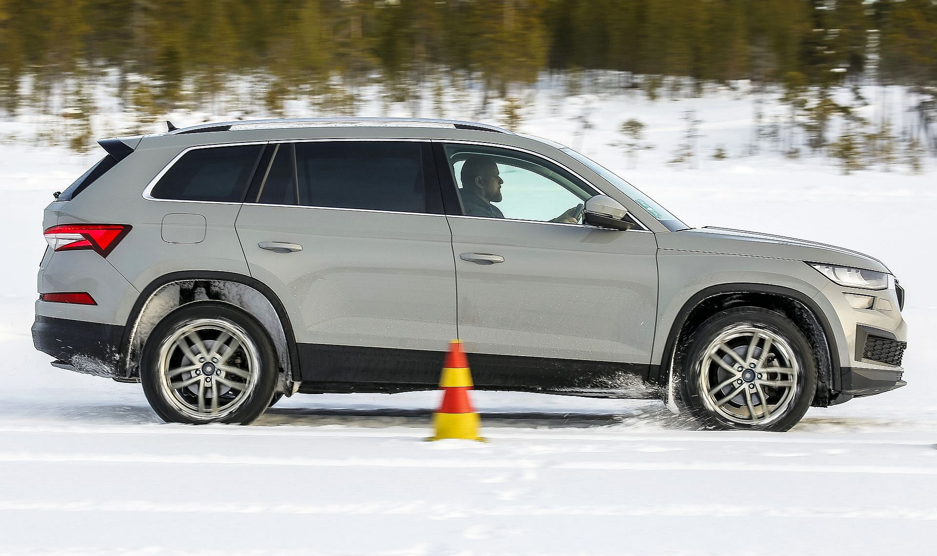 Najlepsze opony zimowe do SUV-ów. Ranking 2025/2026