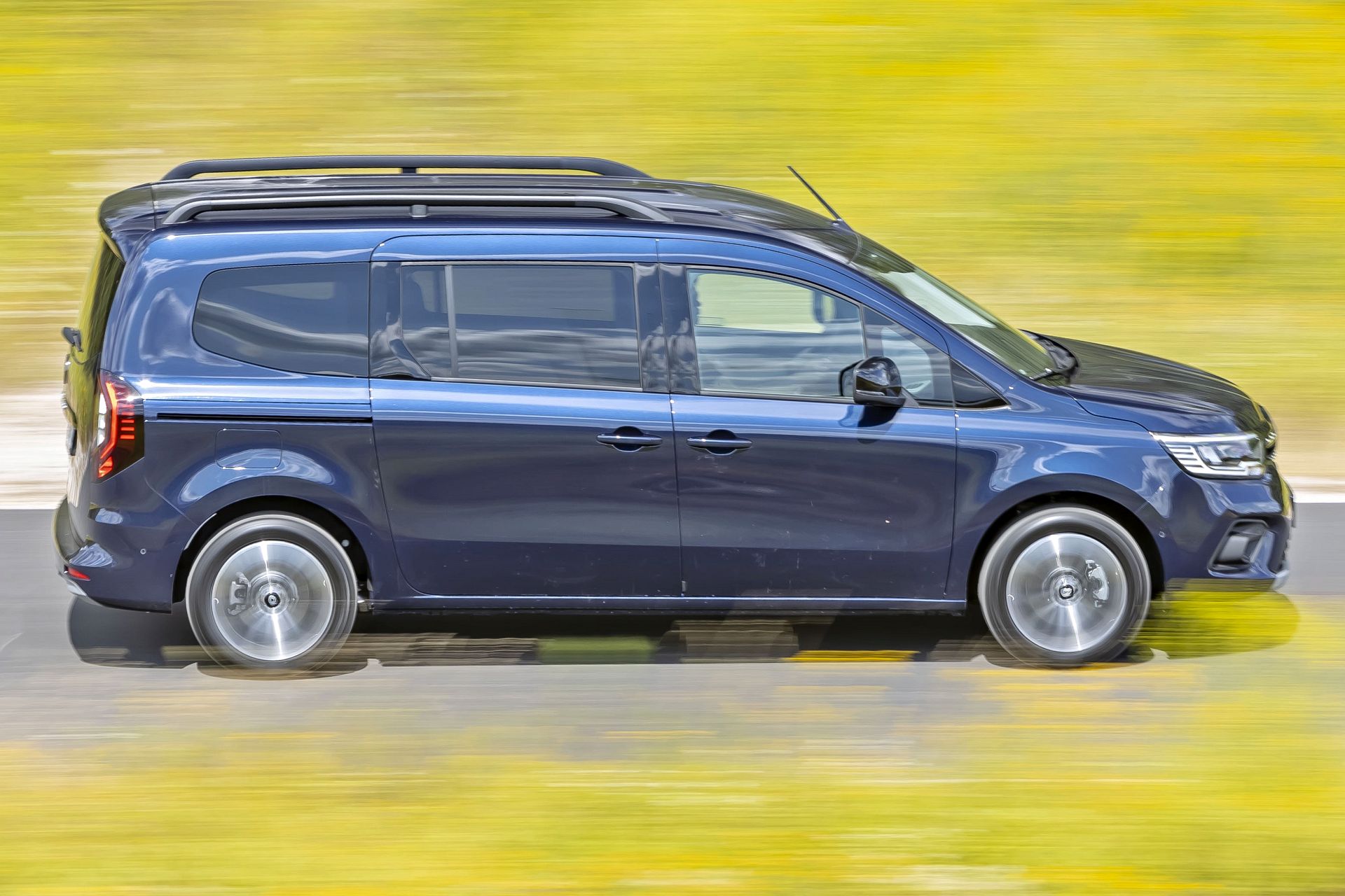 Najtańsze nowe auta 7-osobowe – przegląd rynku 2025 r.