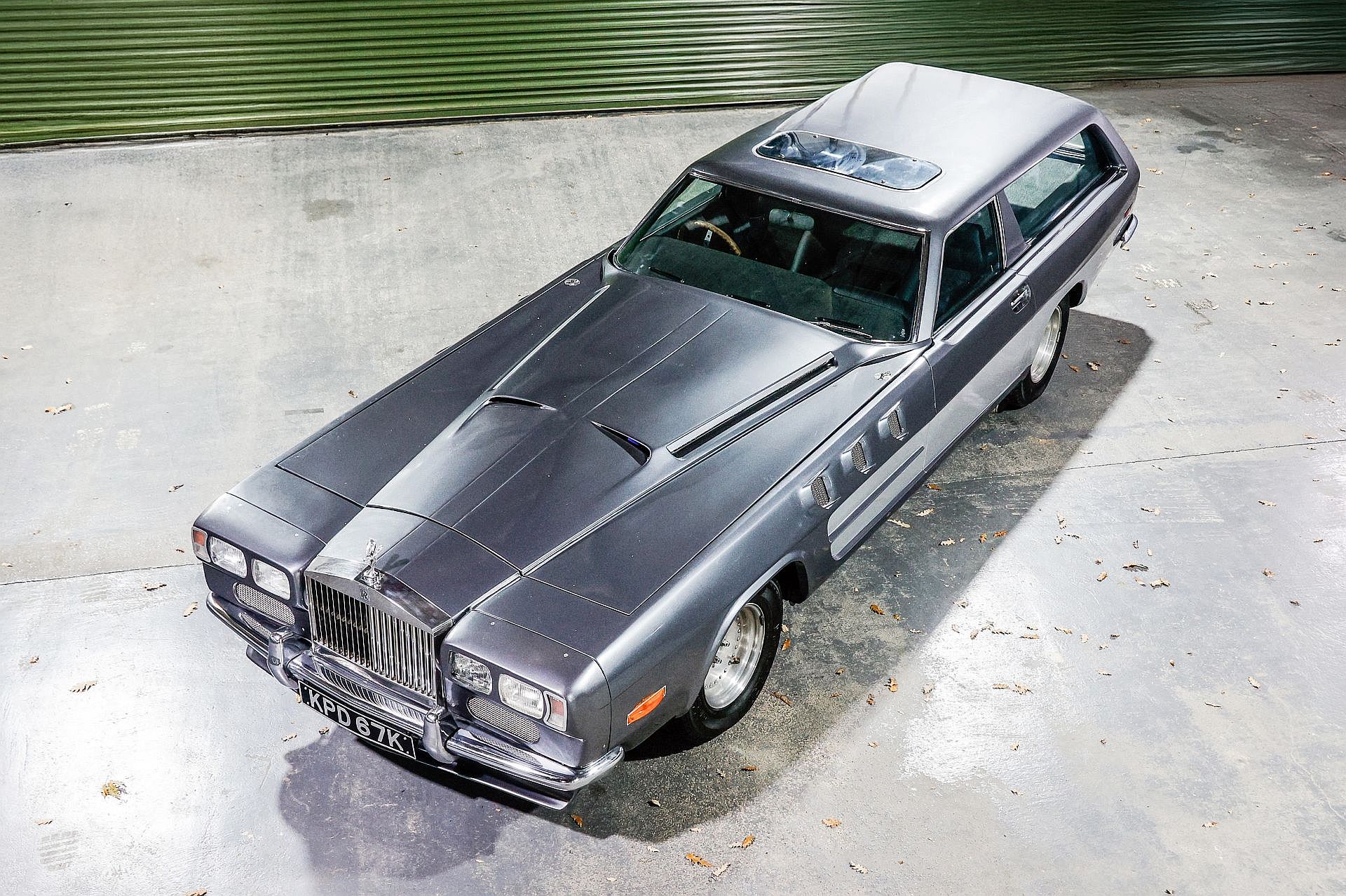 Ten Rolls-Royce ma silnik z samolotu. Jest na sprzedaż