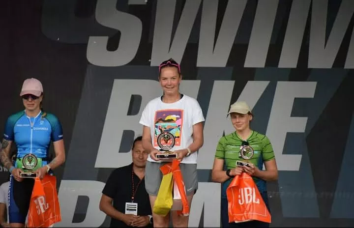 Aleksandra Andryszak ze Świnoujścia ze złotem na JBL Triathlon Sieraków 2025