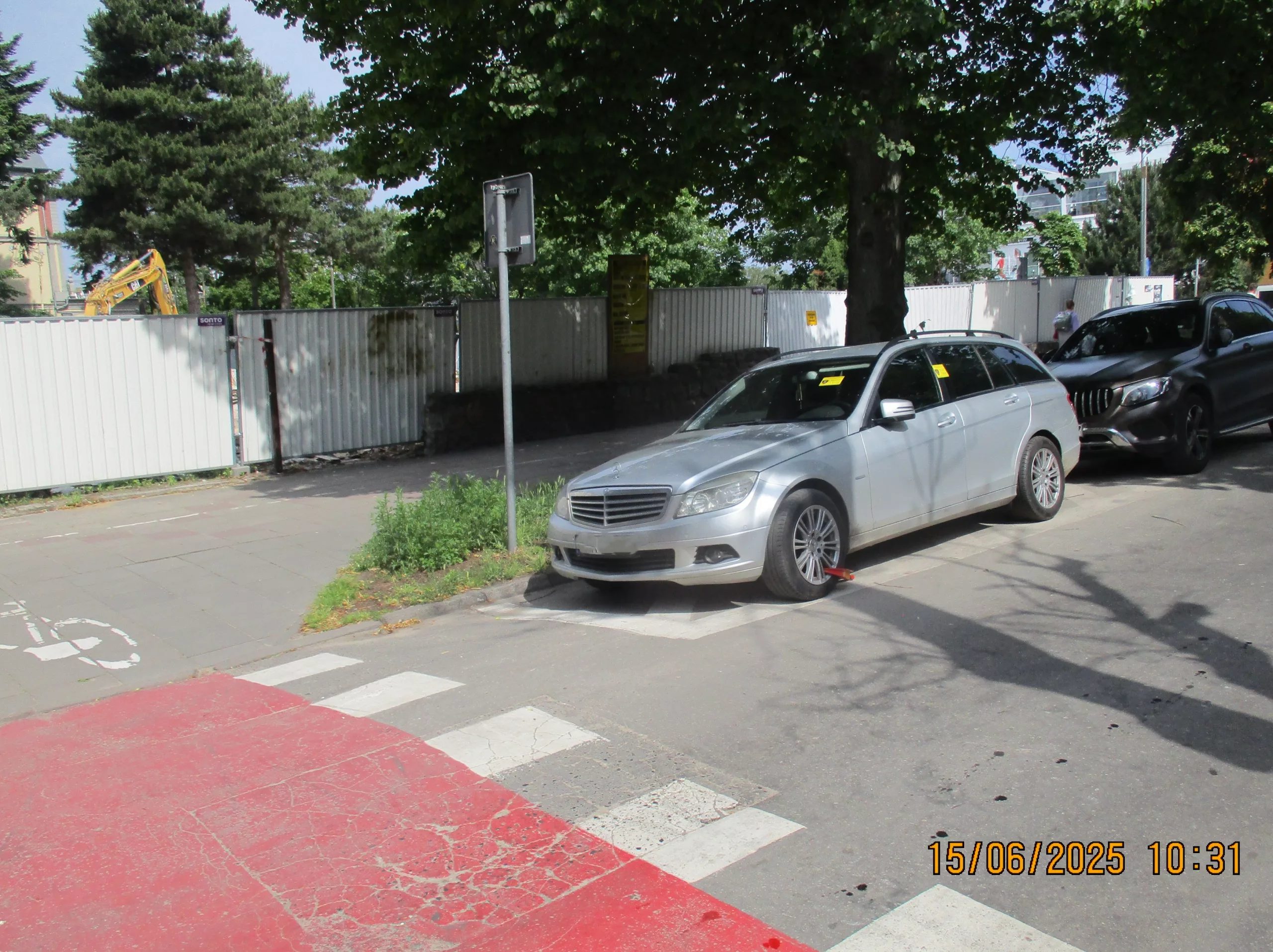 Parkowanie w Świnoujściu – letni chaos, brak wyobraźni i działania Straży Miejskiej