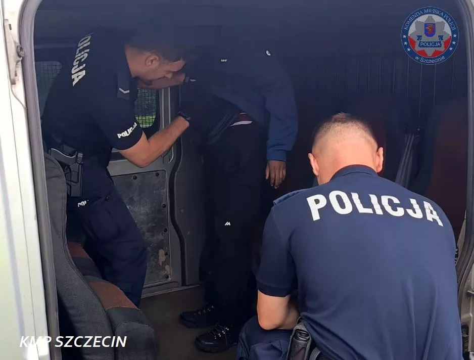 Szok. Kombi wypchane imigrantami – kierowca bez prawa jazdy i bez skrupułów!