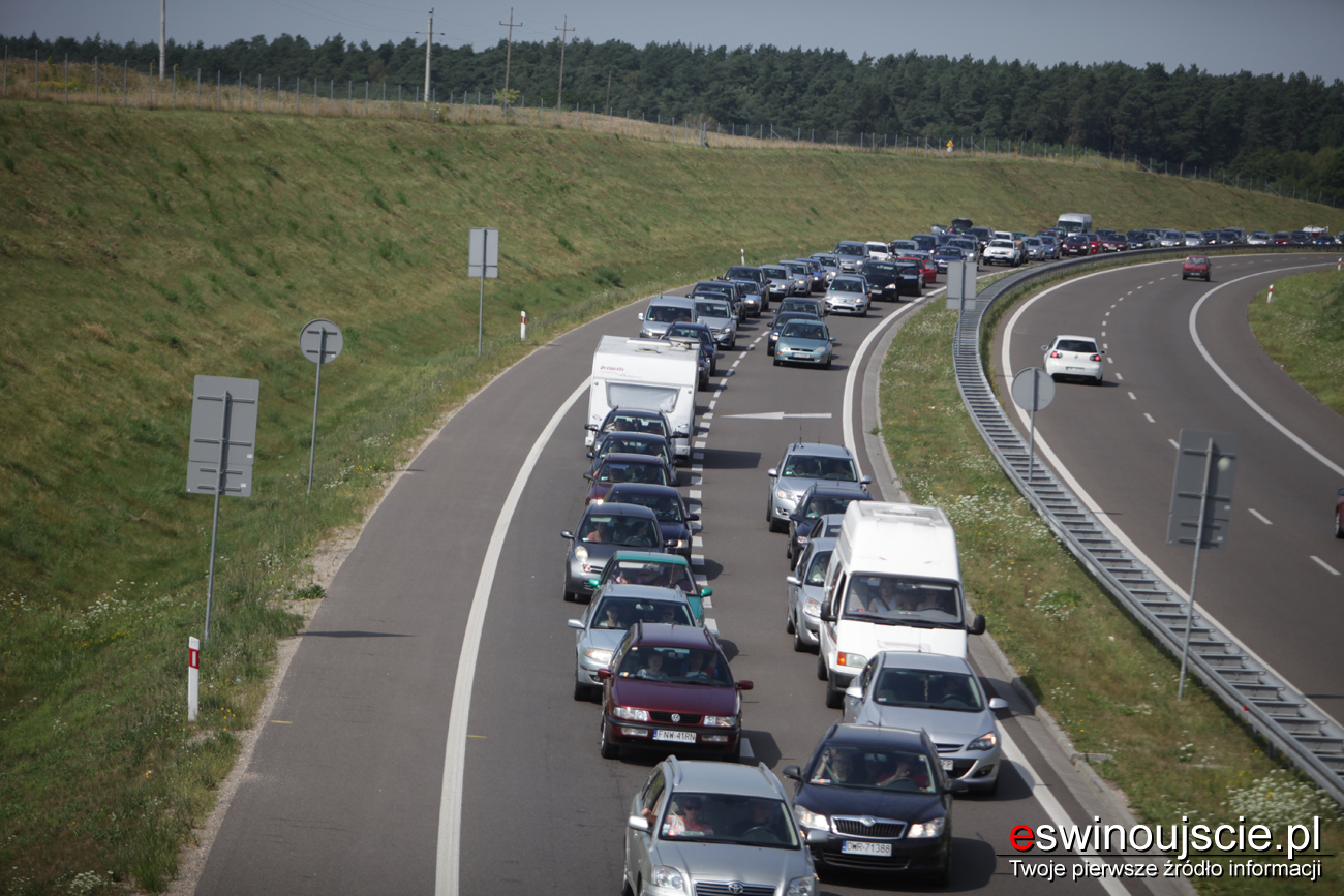 Paraliż komunikacyjny w kierunku nad morze – ogromne korki na A6 i S3a