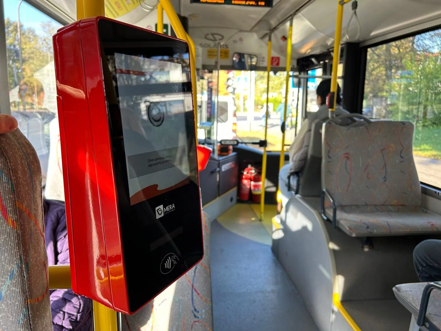 Koniec sprzedaży biletów u kierowcy w Świnoujściu – od września 2025 tylko płatności mobilne, biletomaty i punkty handlowe