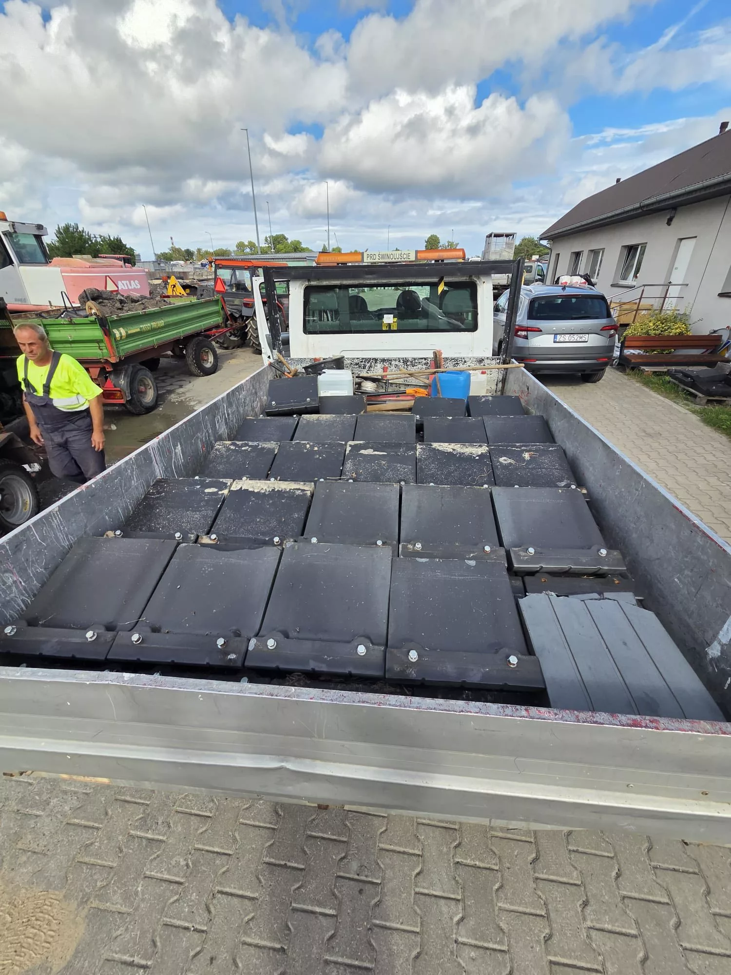 Świnoujście: Ławki z nieużytkowanego parkingu przy plaży na Warszowie zyskają drugie życie