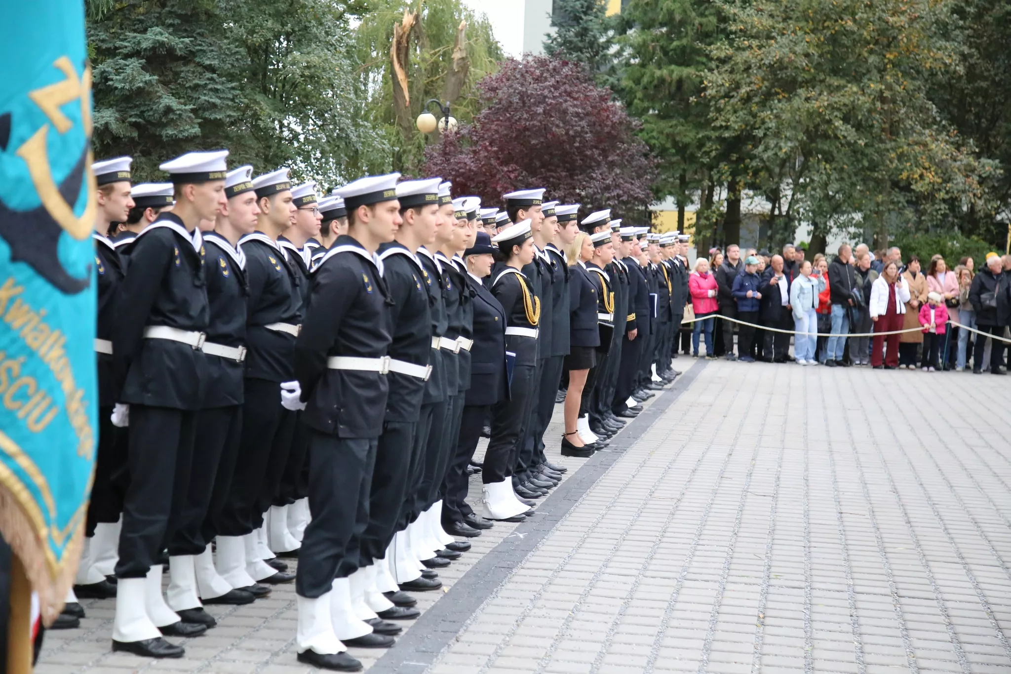 Ślubowanie klas pierwszych w Zespole Szkół Morskich w Świnoujściu – młodzi uczniowie rozpoczęli swoją morską przygodę