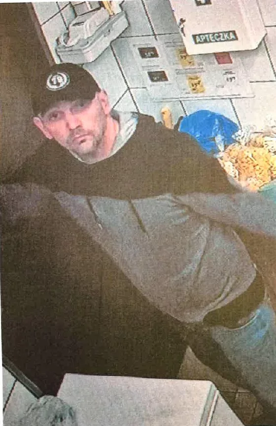 Seria włamań do sklepów mięsnych! Policja publikuje zdjęcie podejrzanego – rozpoznajesz go?