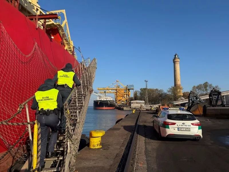 Kontrola statków w Porcie Świnoujście. Funkcjonariusze SCS nie stwierdzili nieprawidłowości