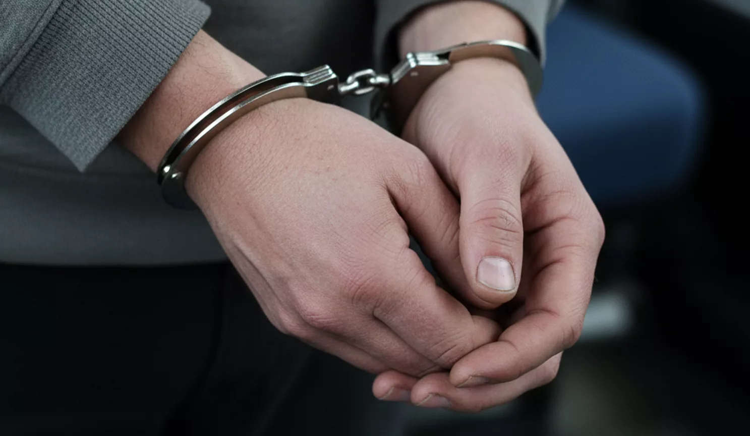 Skrajna nieodpowiedzialność . Policjanci zatrzymali kierowcę bez prawa jazdy i na podrobionych tablicach