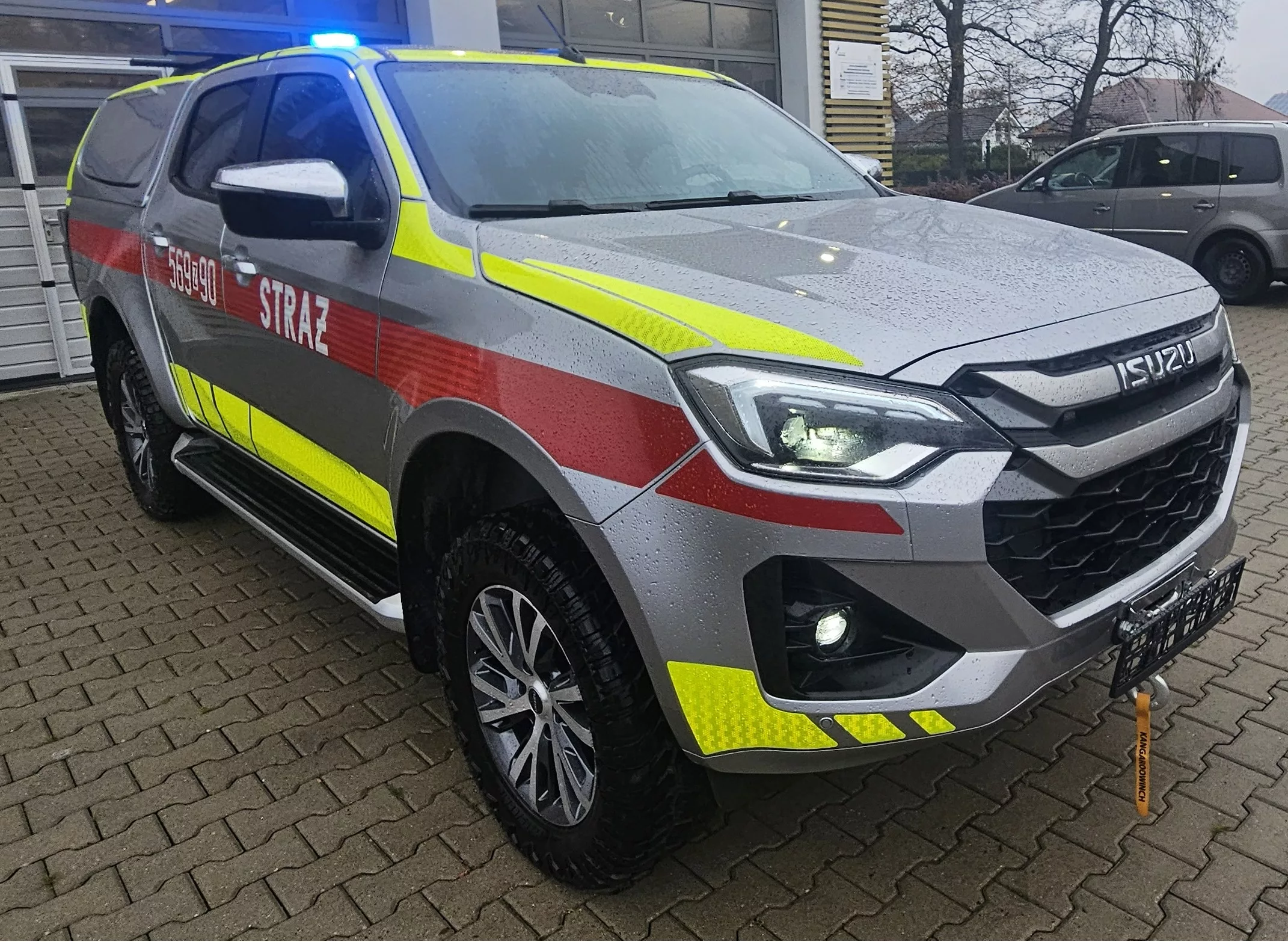 Nowoczesny samochód strażacki w OSP Karsibór.