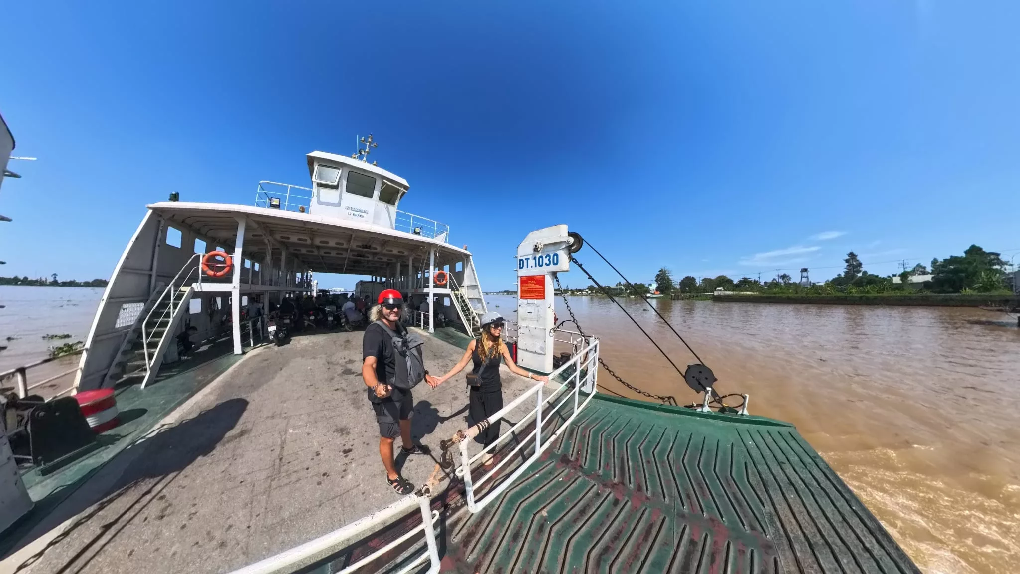 Prom przez Mekong w Sa Đéc i prom przez Świnę w Świnoujściu. Dwie rzeki, dwa światy, jedna potrzeba