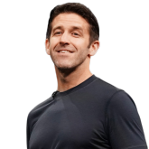 Szef inżynierii sprzętowej Apple John Ternus może objąć stanowisko dyrektora generalnego. Tim Cook rozważa funkcję prezesa