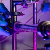 Naukowcy z Rice University opracowali błyskawiczną metodę recyklingu magnesów neodymowych. Trwa sekundy zamiast dni