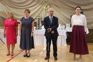 Pożegnanie dyrekcji SP nr 2 w Radzyniu Podlaskim: Cezarego Czarniaka, Lidii Radlińskiej, Bożeny Marcinkowskiej i Marioli Kubaczyńskiej