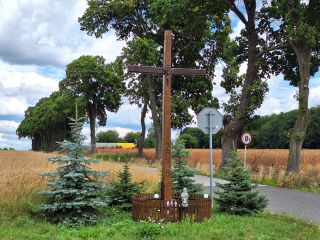 Symbol wiary na granicy Świerży i Kuraszewa