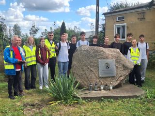 VIII Młodzieżowy Rajd Rowerowy Szlakiem Miejsc Pamięci Narodowej Powiatu Radzyńskiego