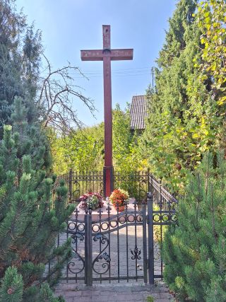 Krzyż fundacji Kazimierza Kierycha w Białej