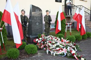 XV obchody nadania imienia płk. pil. Zdzisława Krasnodębskiego Szkole Podstawowej w Woli Osowińskiej