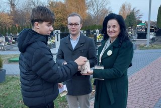 Radzyń pokazał serce! 4938,94 zł zebrane pierwszego dnia kwesty „Ratujemy Zabytkowe Nagrobki”