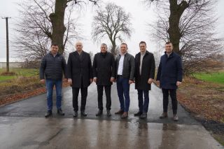 Nowy asfalt w Gminie Borki. Droga Tchórzew – Górka Kocka po remoncie