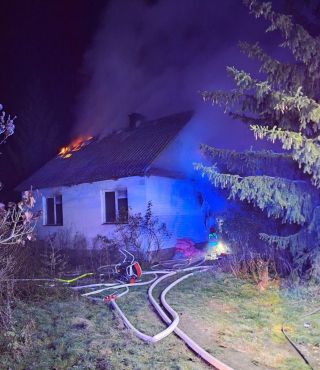 Pożar drewnianego domu w Radzyniu. Nie żyje 53-letni mężczyzna