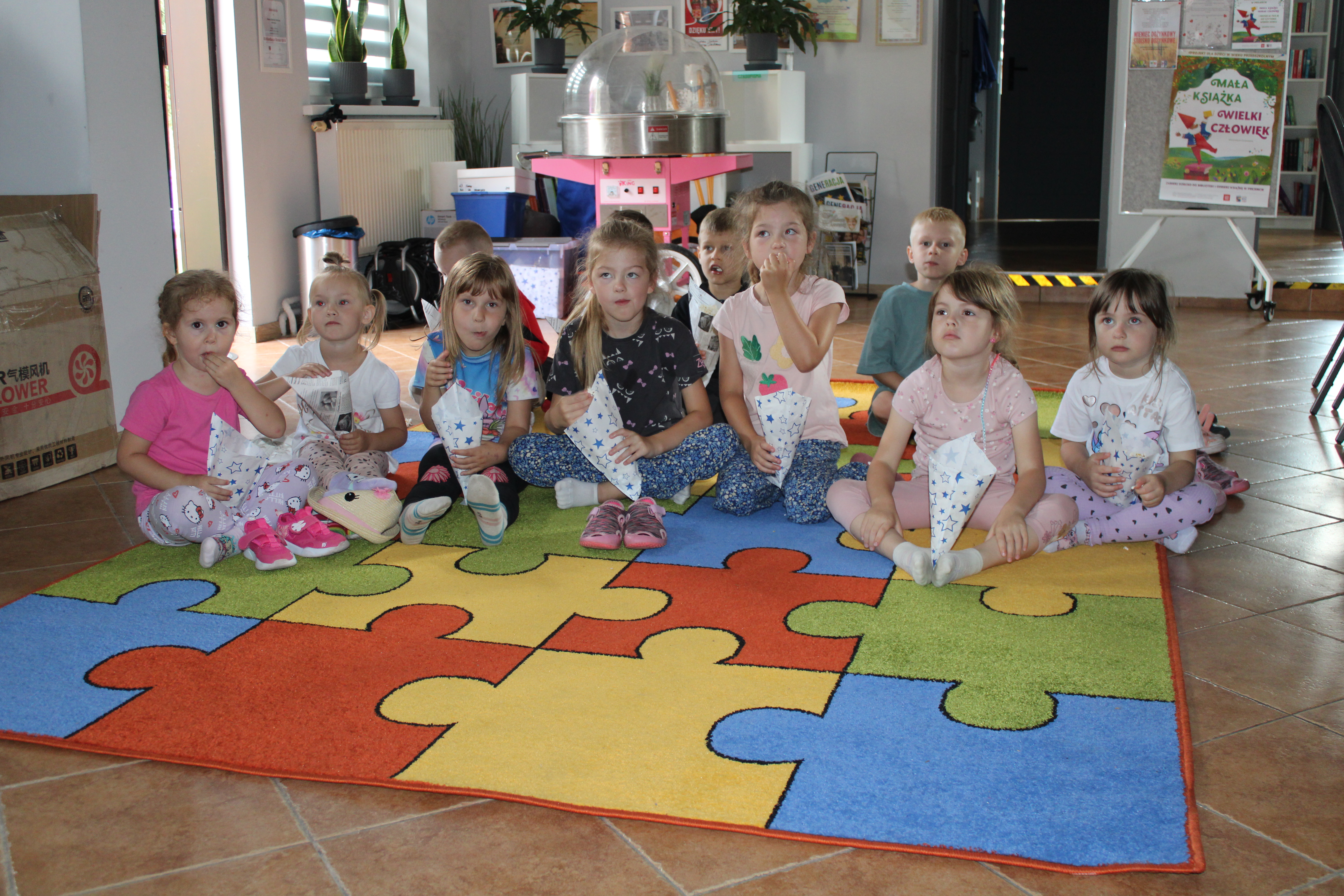 Bibliotekę w Burkacie odwiedziły dzieci z Przedszkola „Kredka”w Burkacie.
