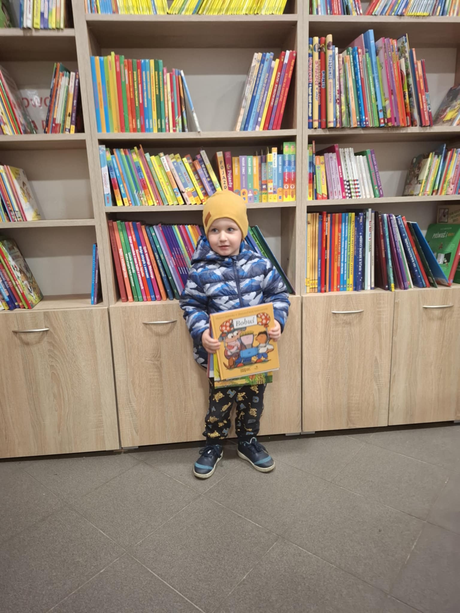 Nowy czytelnik biblioteki BCK w Gnojnie